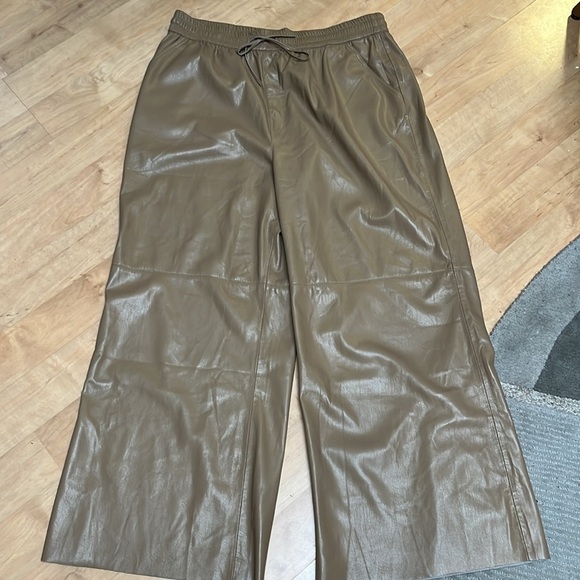 Good American Wide Leg Faux Leather Pants in Warm Caramel, size 5 (2XL) - Picture 5 of 8